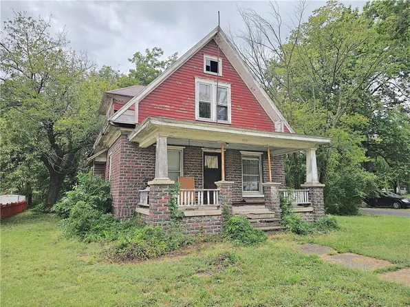 534 N Sycamore St, Ottawa, KS 66067
