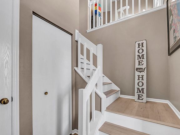 3rd image of 315 W Ivy Ln #3D