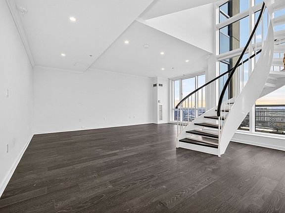 5th image of 1 Nassau St Unit 2207