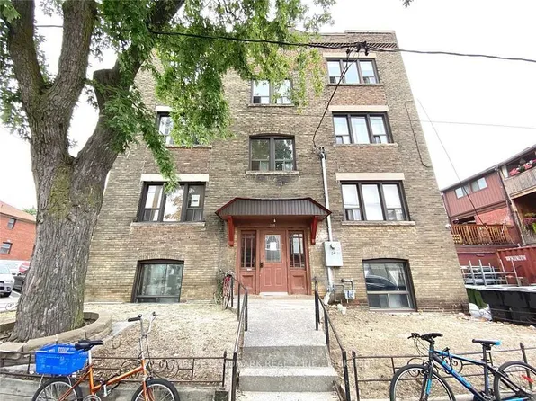 555 Palmerston Ave #3, Toronto, ON M6G 2P6