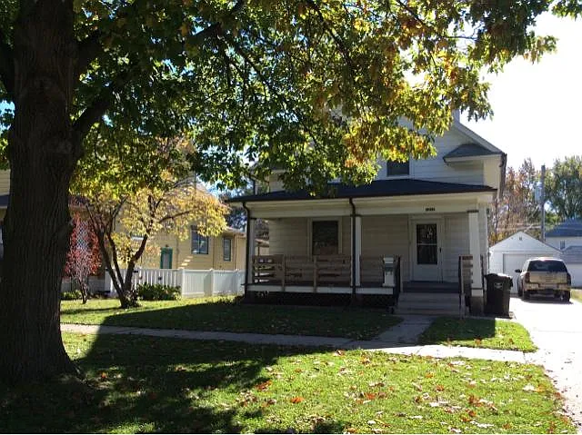 1237 Peach St — Photo 1