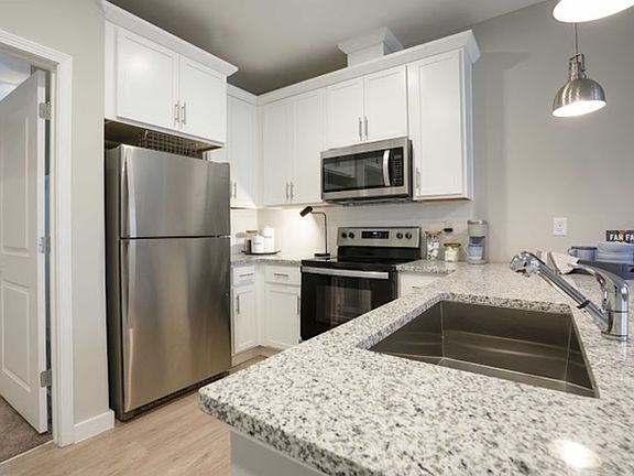 3rd image of 1140 14th St #1140
