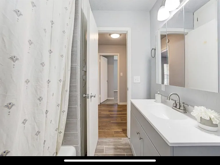 1530 NE 43rd St — Photo 4