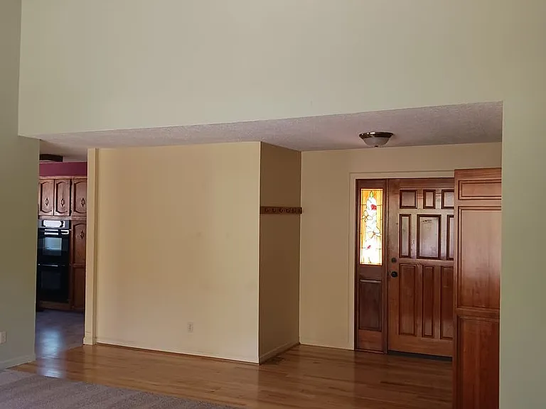 708 Highland Dr — Photo 5