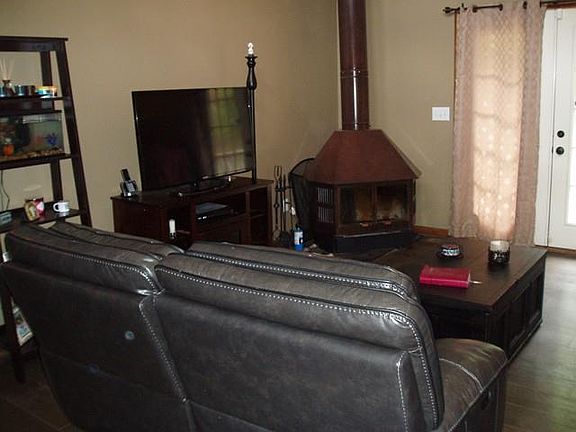 3rd image of 479 Oak Leaf Cir