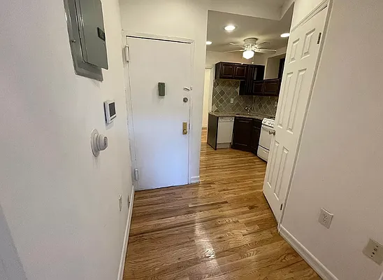 Rented by KNOCKKNOCK LLC | media 9
