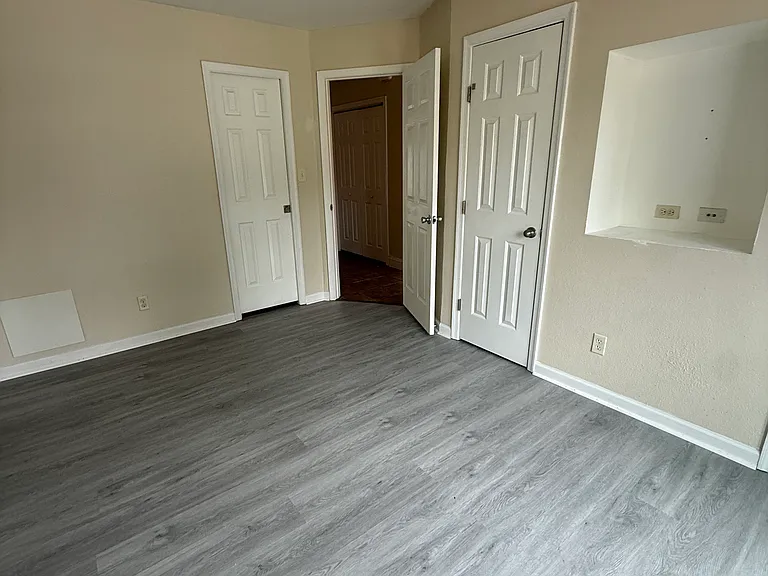 462 Falling Ln — Photo 8
