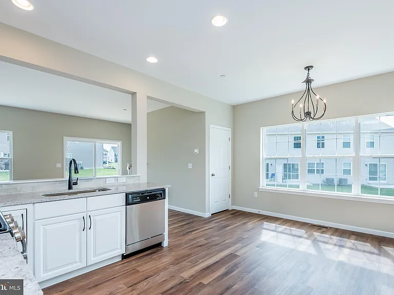 1714 Shady Ln — Photo 4