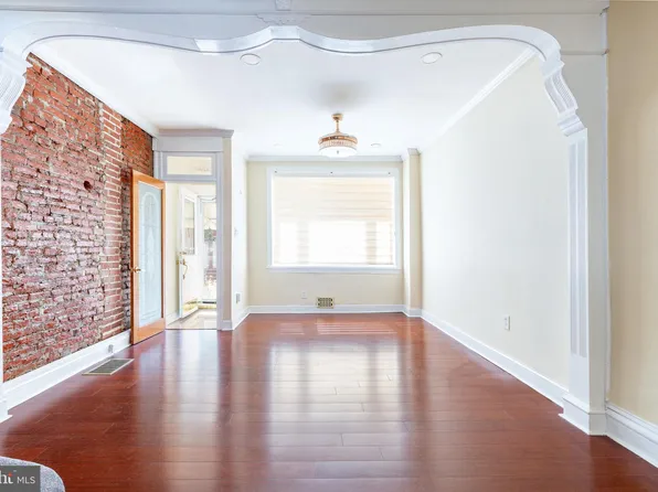 523 McKean St, Philadelphia, PA 19148