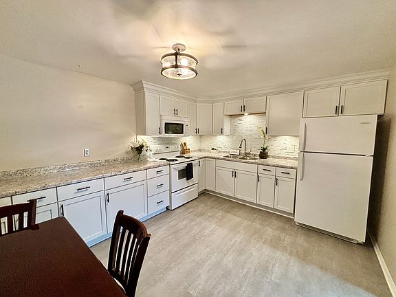 3rd image of 1121 Petra Pl APT 4