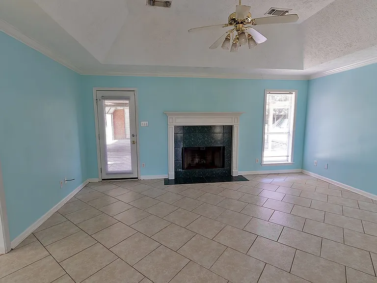 1901 Calumet Pkwy — Photo 9