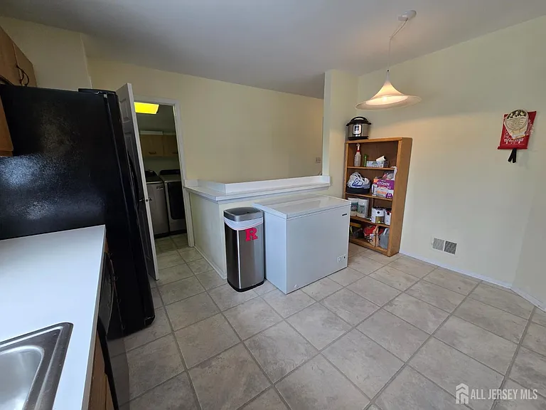 8 Glastonbury Dr — Photo 13