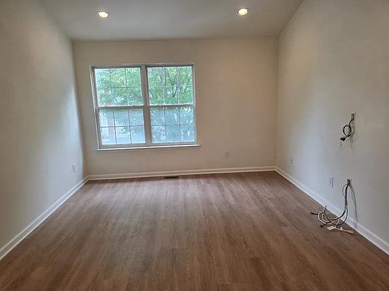 303 Harvest Ln — Photo 16