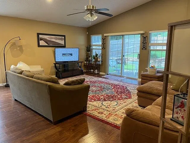 3 bed, 1698 sqft, $2,400 — Photo 3