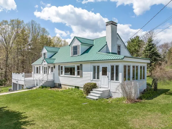 25 Oak Street, Wolfeboro, NH 03894
