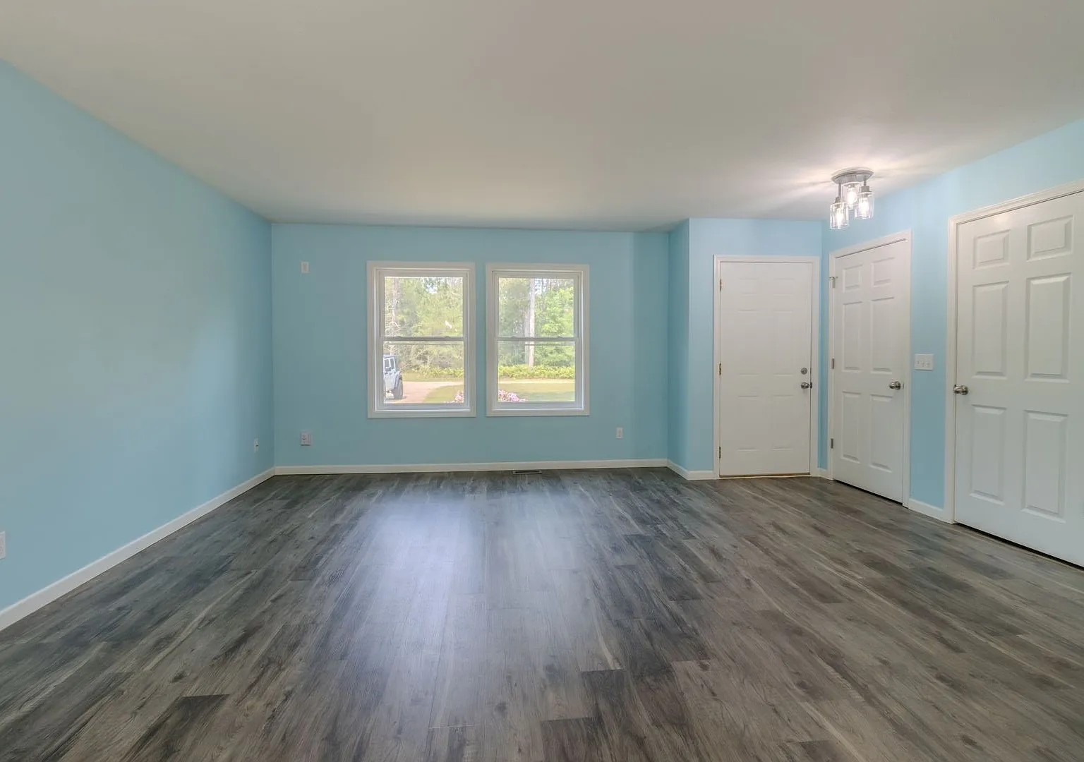 Modern Charm on 1.25 Acres — Photo 3