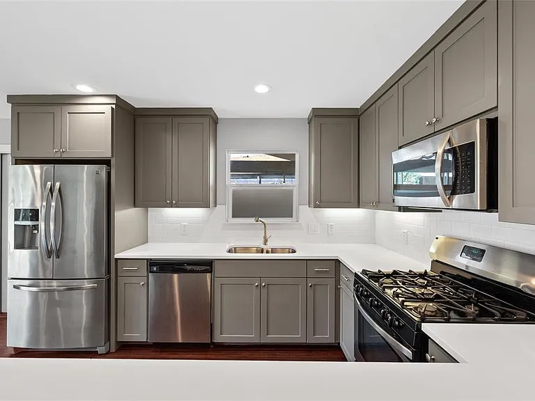 1305 Glenwood Dr — Photo 2