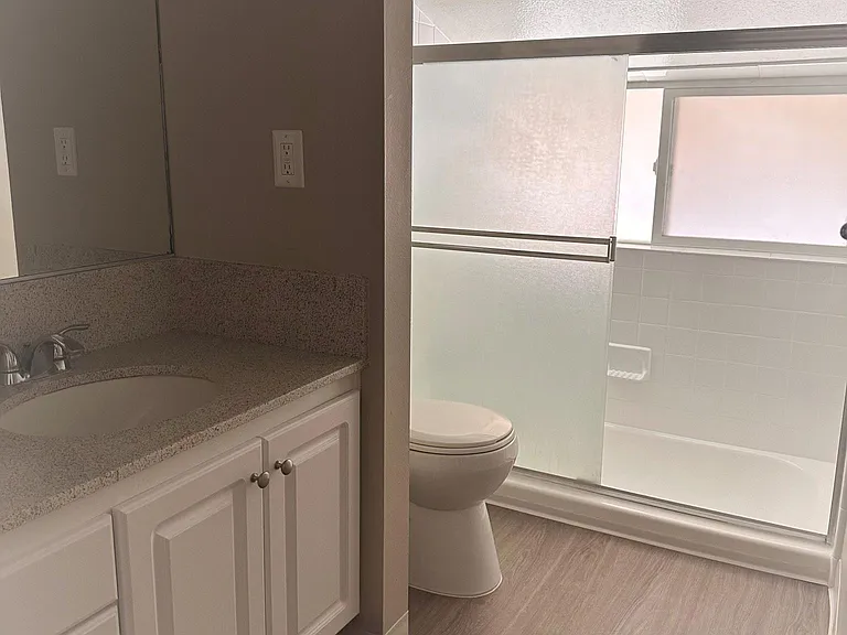 Upstairs Full Bath