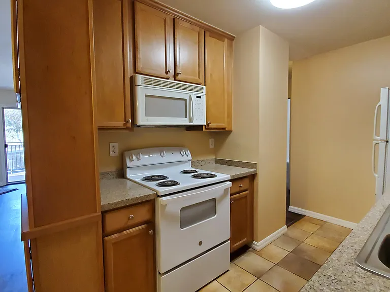 1820 S El Camino Real S — Photo 7