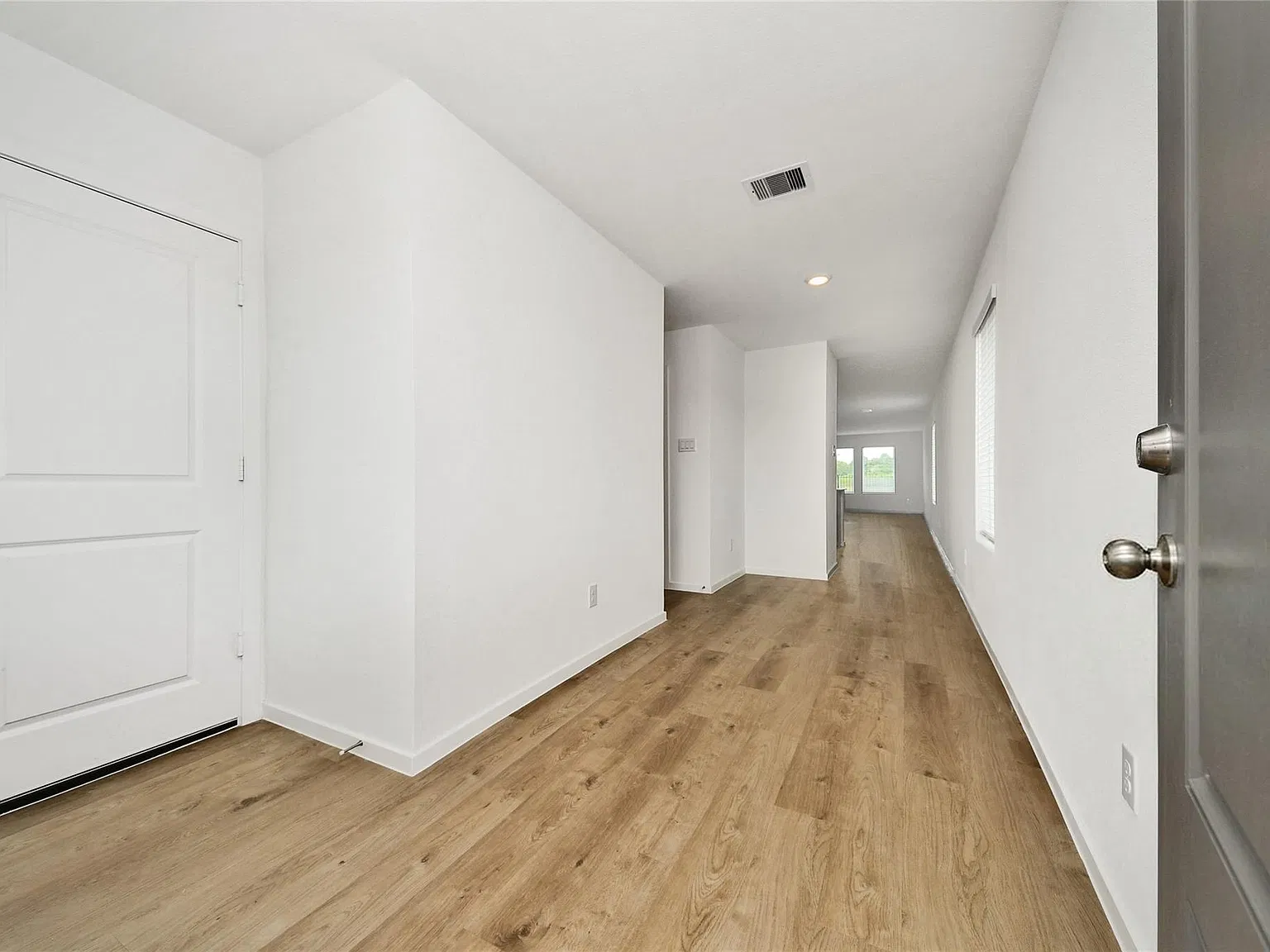 4 bed, 2.0 bath, 1607 sqft, $1,910 — Photo 4