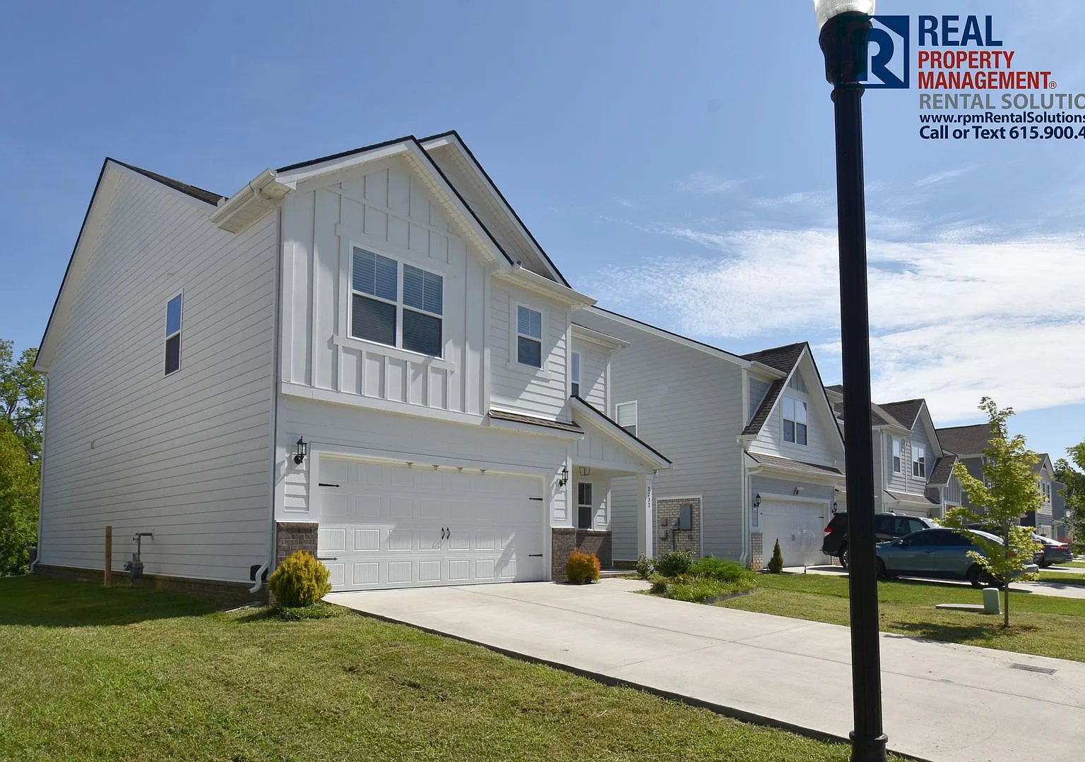 Gorgeous and modern 5 bd 3 ba home in Smyrna! Neighborhood pool and playground! — Photo 3