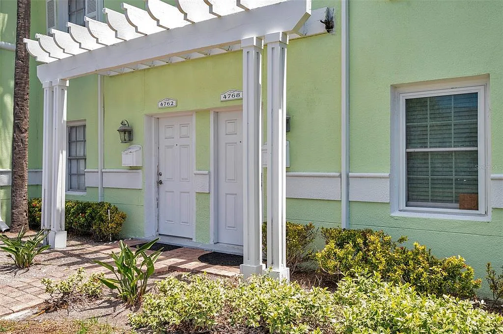 2 bed, 2.5 bath, 1124 sqft, $3,600 — Photo 2