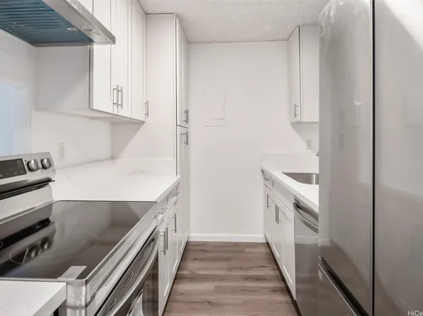 1215 Alexander St APT 204, Honolulu, HI 96826