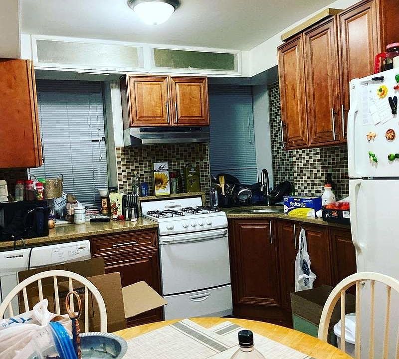 2nd image of 2124 31st St APT 1G
