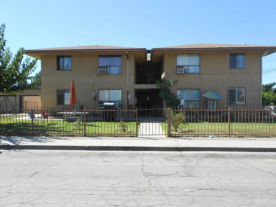 corner of del rosa street