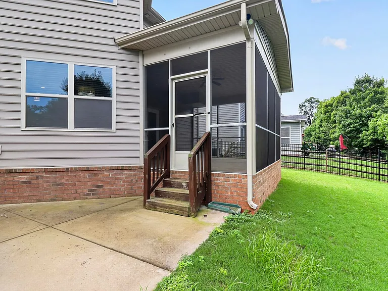 549 Daventry Ct — Photo 35