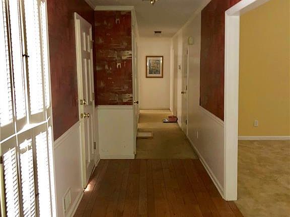 3rd image of 4137 Brasher Dr NE
