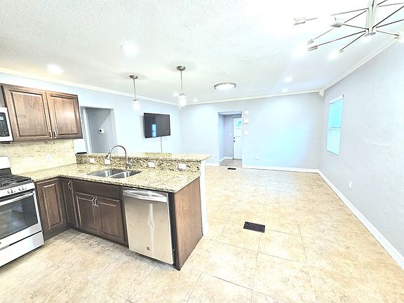 4th image of 3233 20th St N