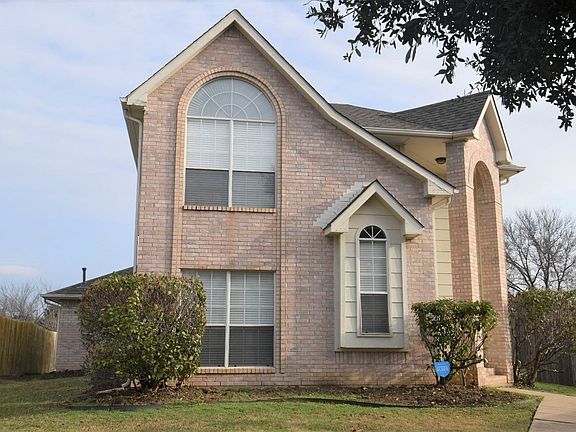2nd image of 1004 Lake Bluff Ct