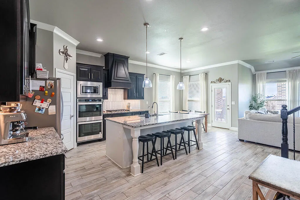5 bed, 3.5 bath, 2936 sqft, $3,600 — Photo 3