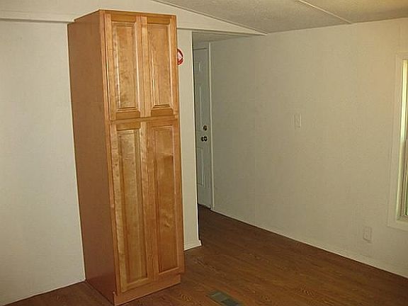 4th image of 403 Buladora Dr