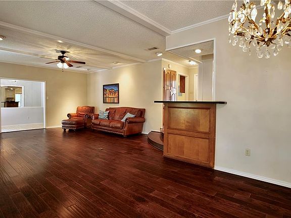 5th image of 1420 Lakeshore Dr