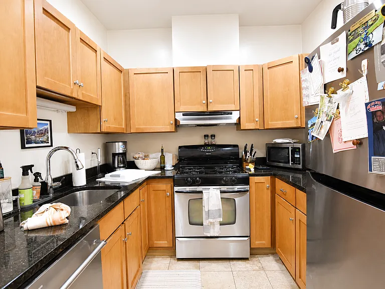 486 E 3rd St #9 — Photo 4