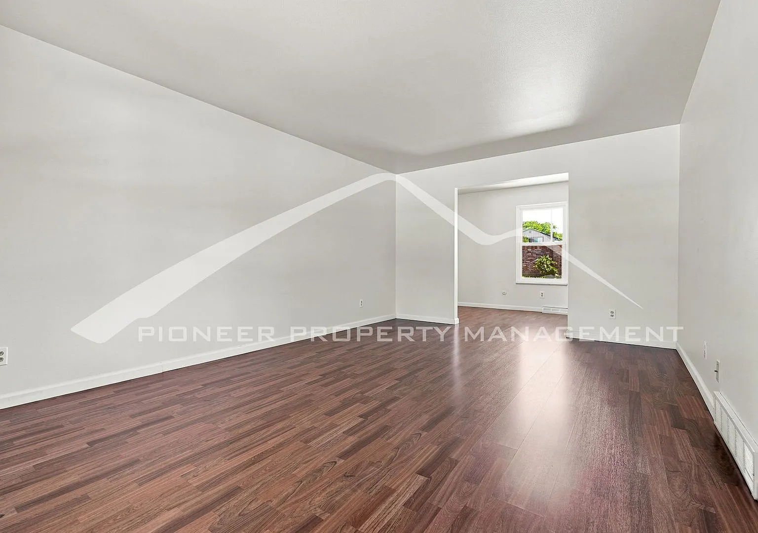 Single Family Home with 2 Car Garage and Central Air! — Photo 4