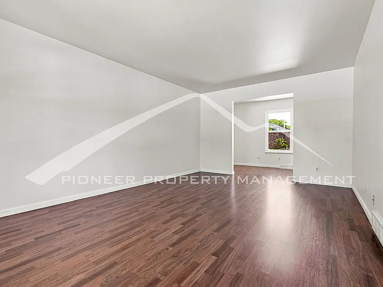 2896 S Paris St — Photo 4