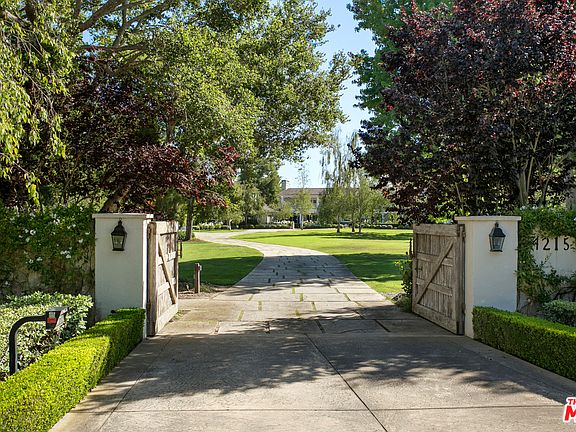 2nd image of 4215 Mariposa Dr