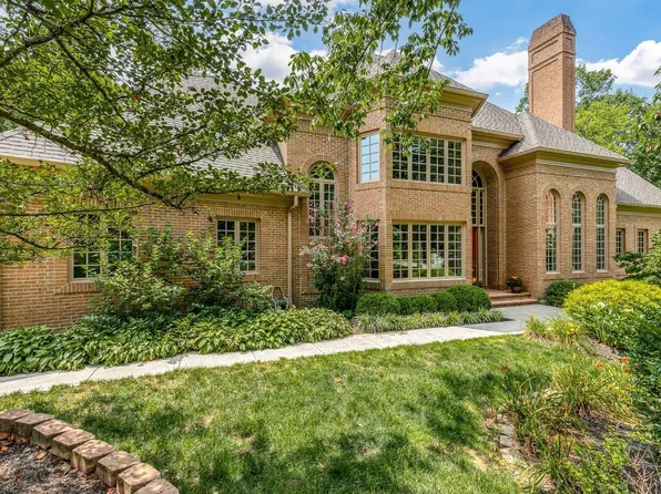 561 Ridgestone Dr, Cincinnati, OH 45255