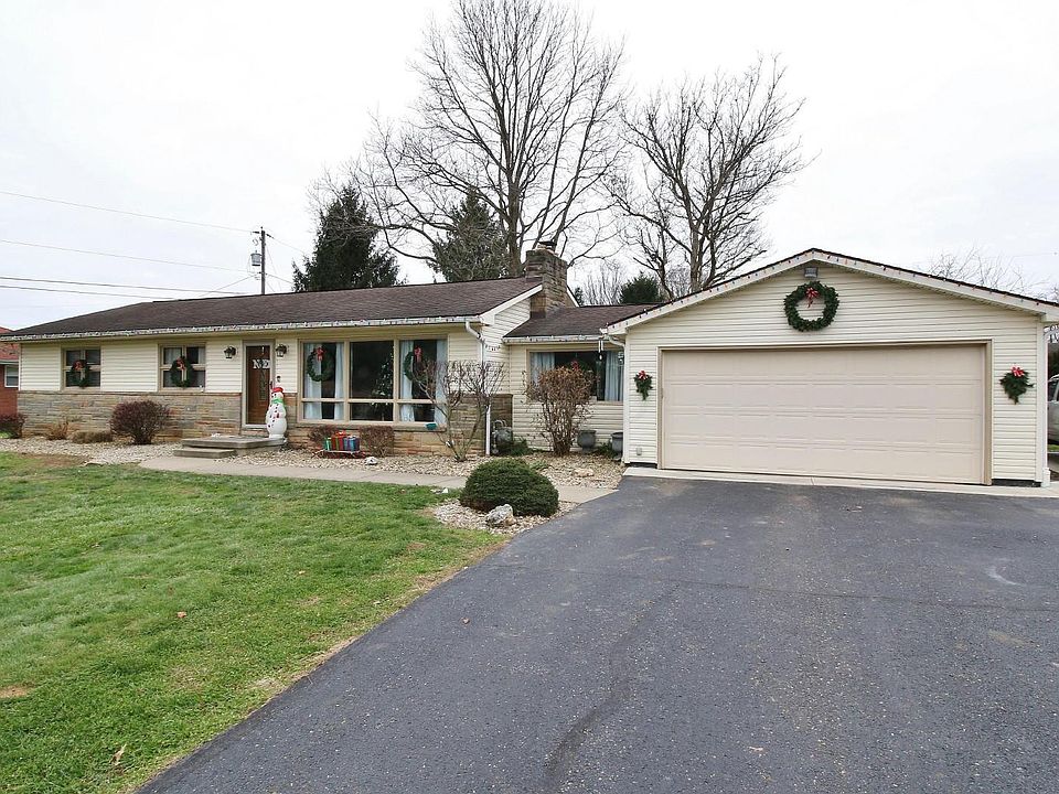 1st image of 210 W Willow Dr