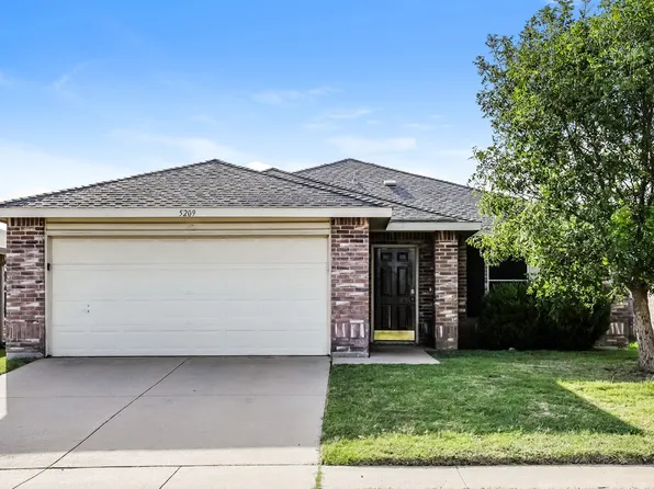 5209 Royal Burgess Dr, Fort Worth, TX 76135