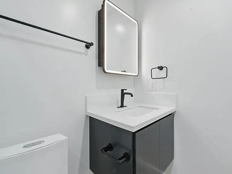 8234 Blackburn Ave #1/2 — Photo 13