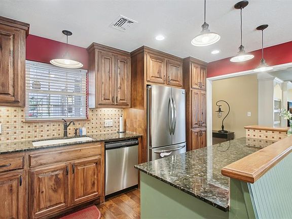 5th image of 709 Skylark Dr