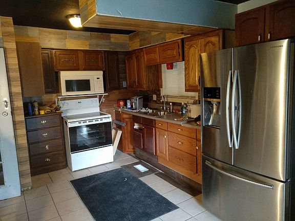 3rd image of 2621 N Main St
