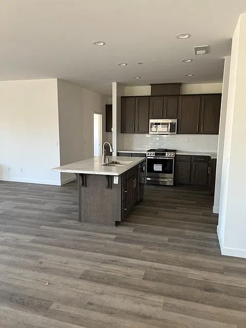 4 bed, 1857 sqft, $3,800 — Photo 3