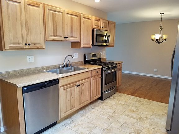 4th image of 984 Hyacynth Ln