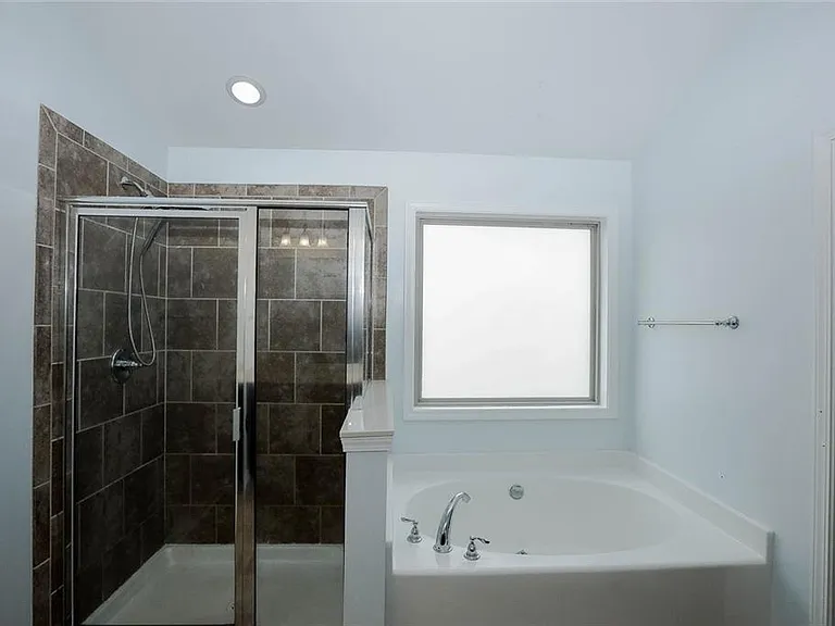 438 Privet Cir — Photo 32