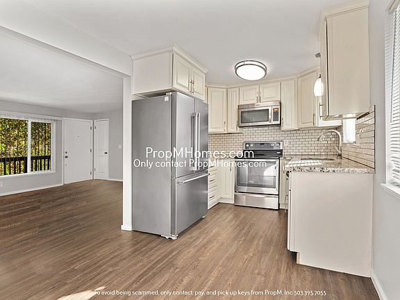 5th image of 3225 SE Alder Ct #1